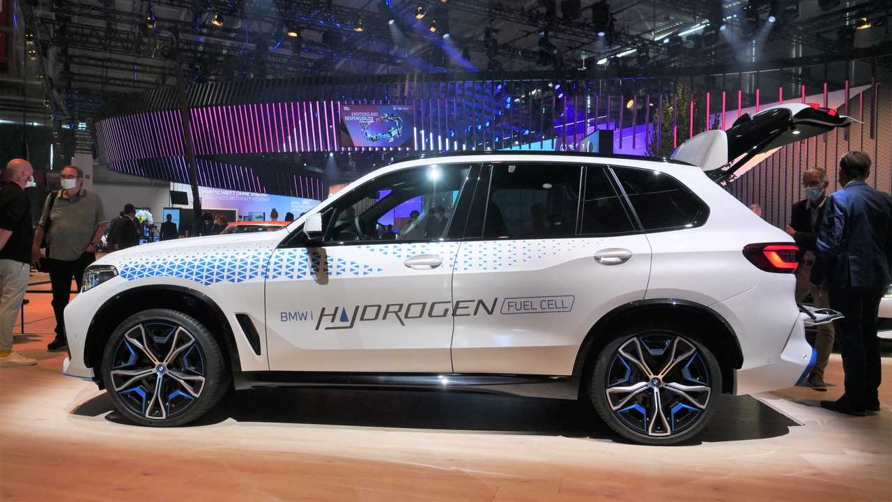 BMW on yıl içinde hidrojenle çalışan arabasını piyasaya sürecek